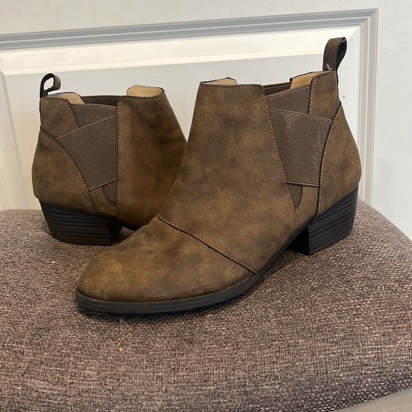 Brown leather booties with memory foam 👢 - Picture 2 of 6